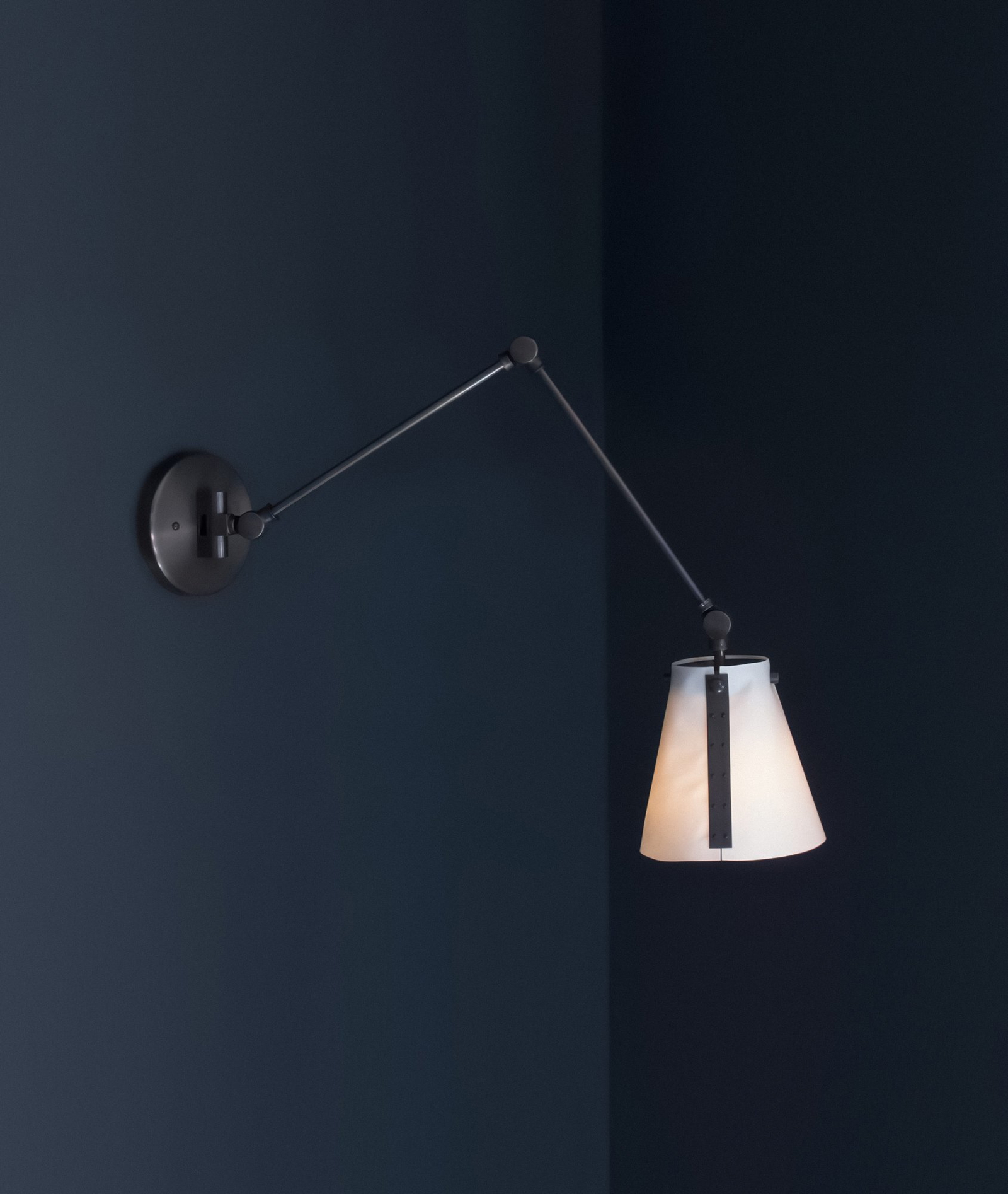 L’arc Wall Sconce Swivel
