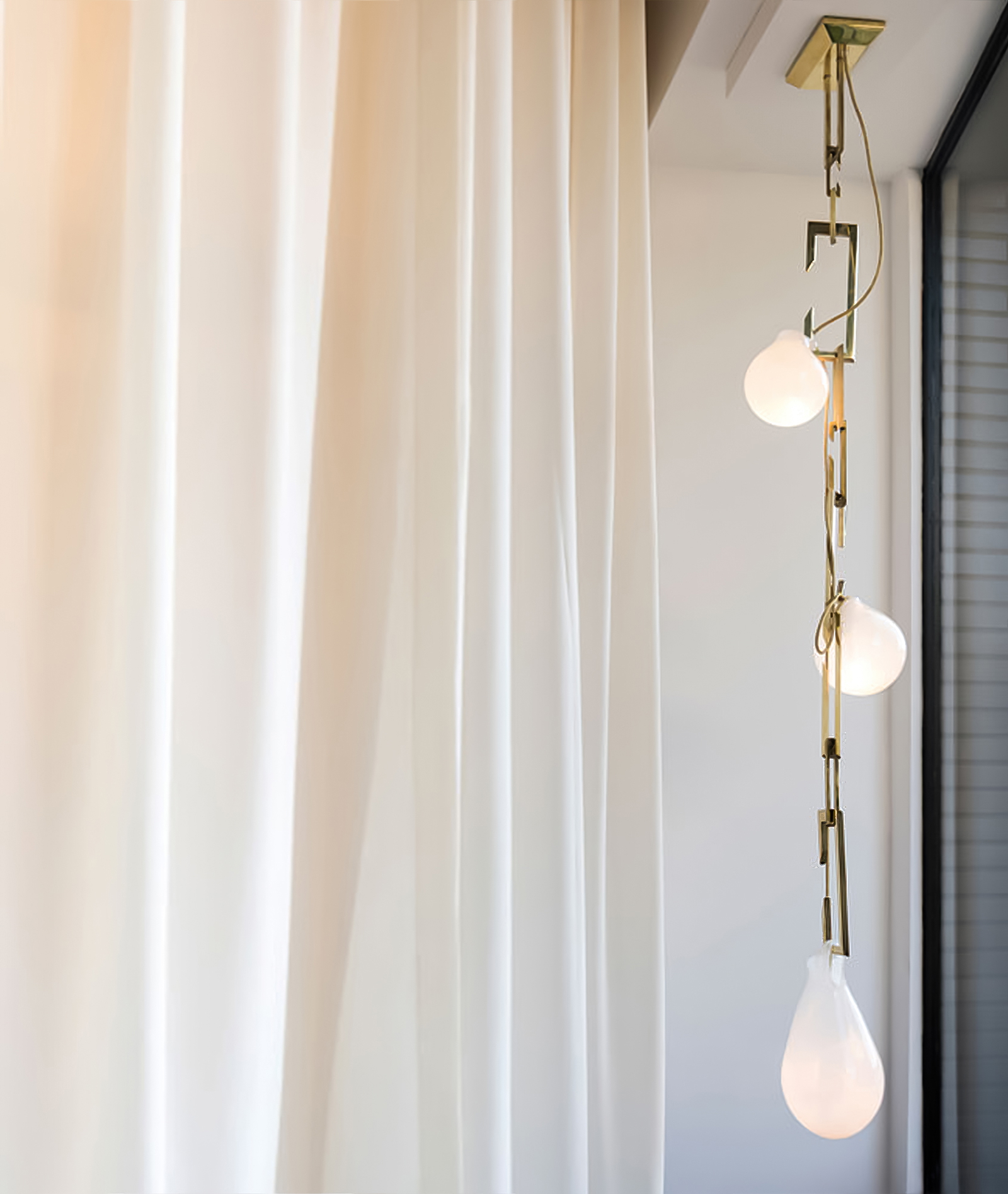 Nepenthes Tendril Pendant by Christopher Boots | ROOM CRM